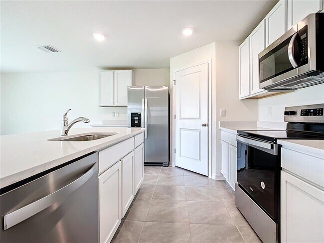 Building Photo - 8561 SW 46th Ave