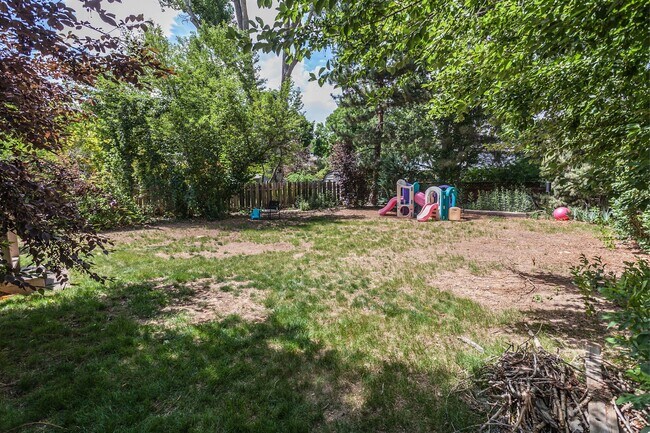 Building Photo - 3 Bedroom 2.5 Bath in Parkwood, Fort Collins