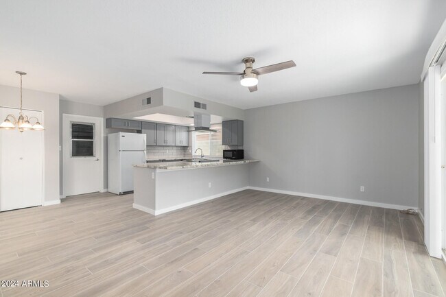 Building Photo - 7249 W Medlock Dr