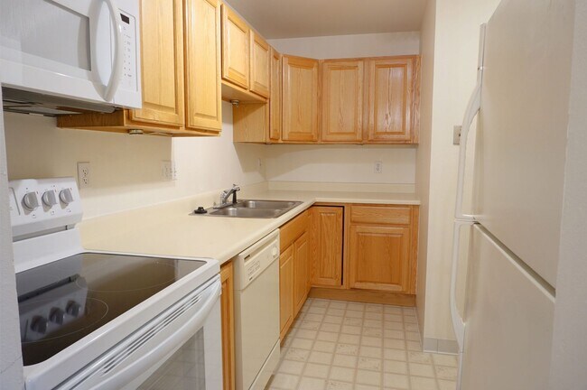 Building Photo - Cozy 2 bedroom 1 bath condo for rent right in Niwot at Cottonwood Park!
