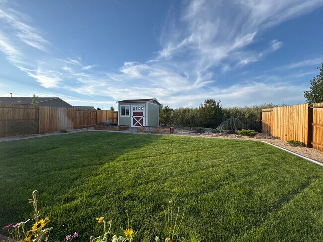 Building Photo - Gorgeous 3 bed / 3 bath home with upgrades...