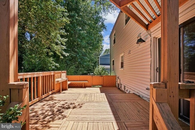 Building Photo - 9404 Mirror Pond Dr