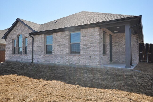 Building Photo - FOR LEASE! Charming 4 Bedroom - 2 Bathroom...