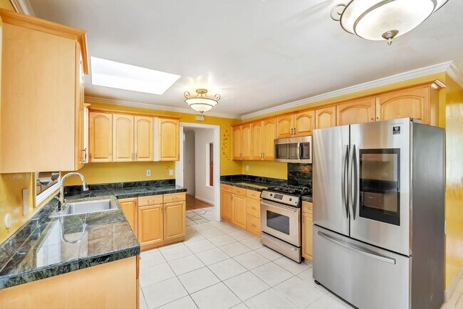 Building Photo - 17 Muth Dr