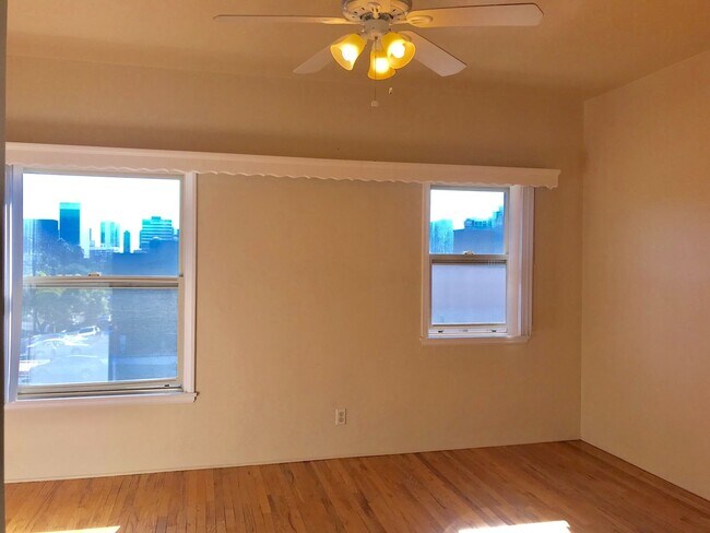 Building Photo - Move-In Ready! 1BR w/ AC & Parking Near Li...