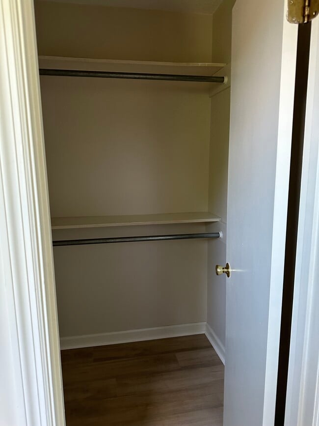 Building Photo - 3891 Almon Dr