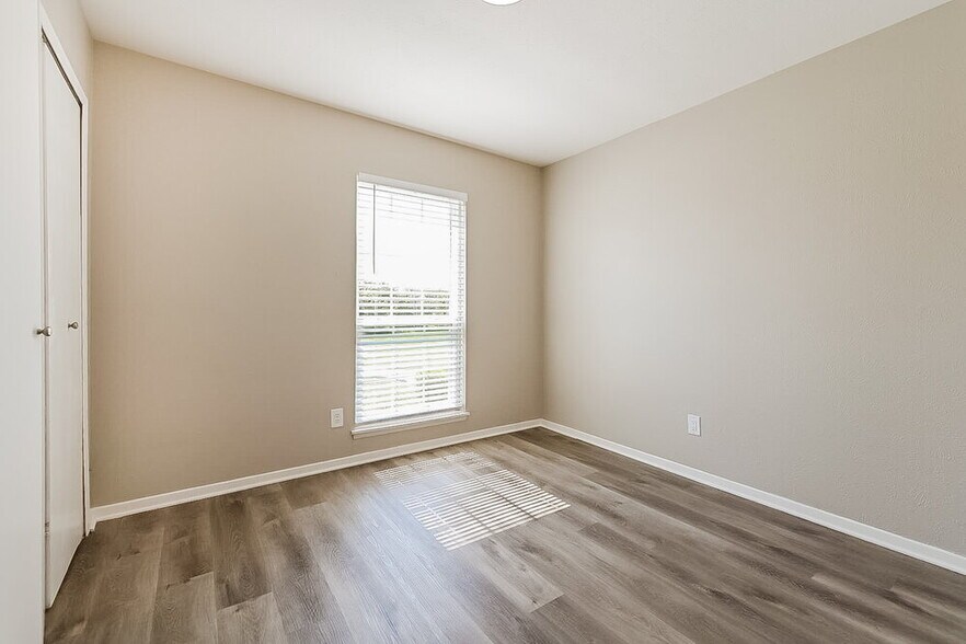 Building Photo - 9201 Pollard St