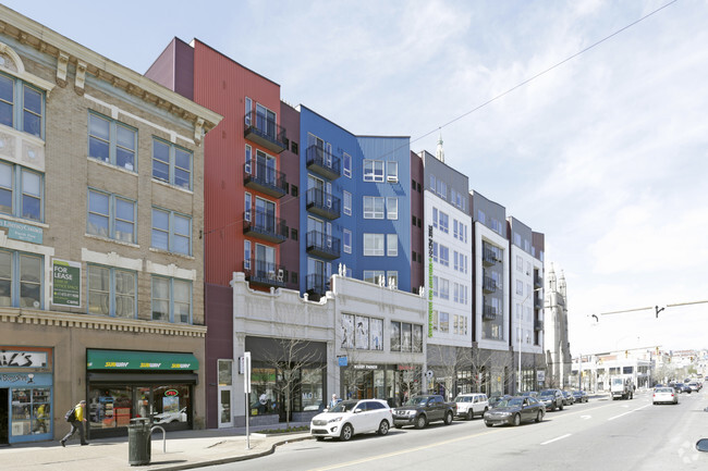 Building Photo - The Penn at Walnut on Highland