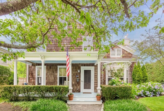 Building Photo - 135 Meeting House Ln