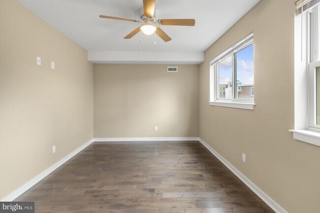 Building Photo - 2030 Sepviva St