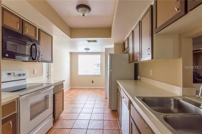 Building Photo - 1021 Breeze Dr