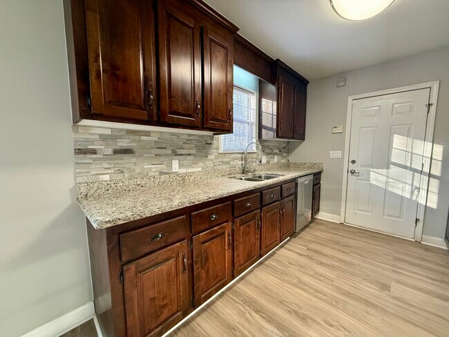 Building Photo - 27 Montford Ct