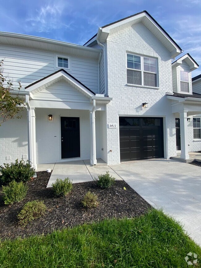 Building Photo - 3 BD 3.5 BA 1 Car Garage Great Location Li...