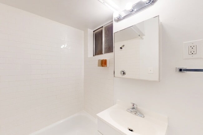 Floorplan - 5401-5403 S. Woodlawn Avenue