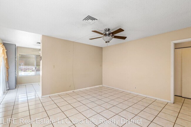 Building Photo - 3 br, 2 bath House - 4795 Woodlake Ave.