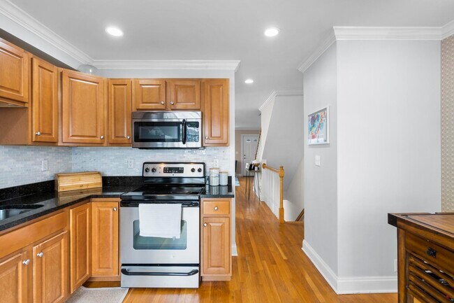 Building Photo - 85 Camp Ave