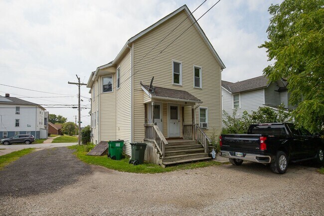 Building Photo - 346 Eagle St
