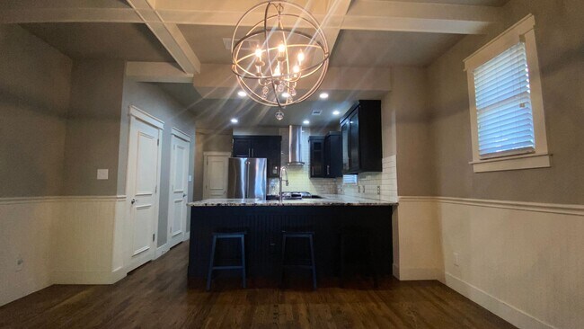 Building Photo - Craftsman-Style Home in Historic Fairmount!