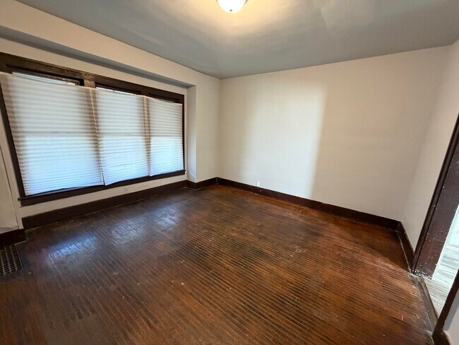 Building Photo - 1519 Fairchild-E