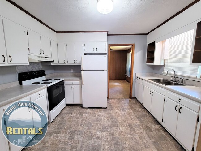 Building Photo - 3bd/2ba Ranch House Next to Watauga Medical Center