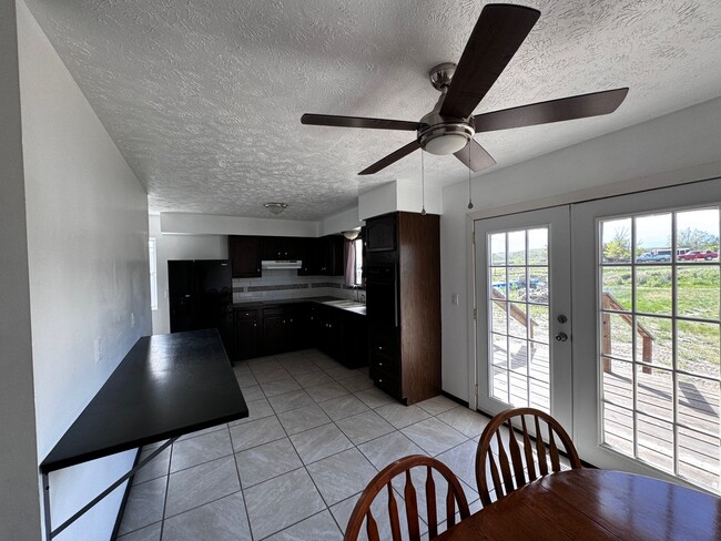 Building Photo - 1040 Jade Dr