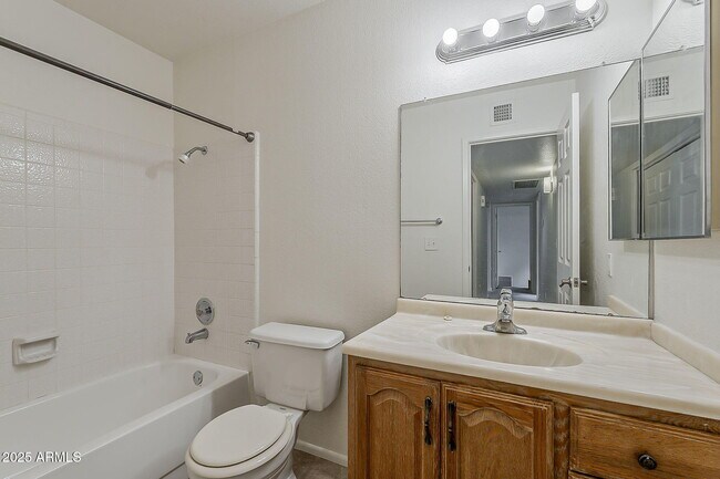 Building Photo - 5136 E Evergreen St