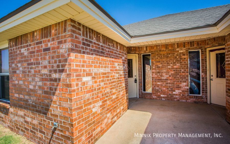 Primary Photo - 908 N Belmont Ave