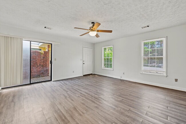 Building Photo - 2501 Riverchase Crossing NE