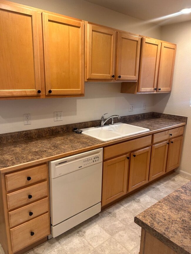 Building Photo - Big, beautiful completely newly remodeled 3 bed 2 bath townhome