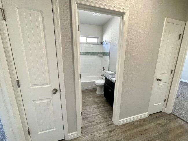 Building Photo - Beautiful 3 Bedroom 2 Bathroom Home!