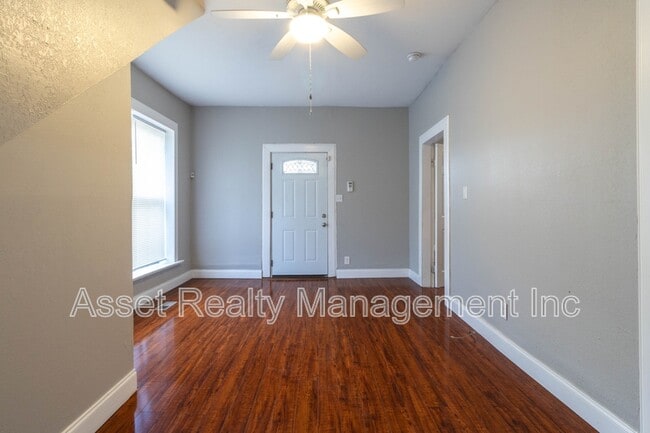 Building Photo - 1401 Hannah Ave