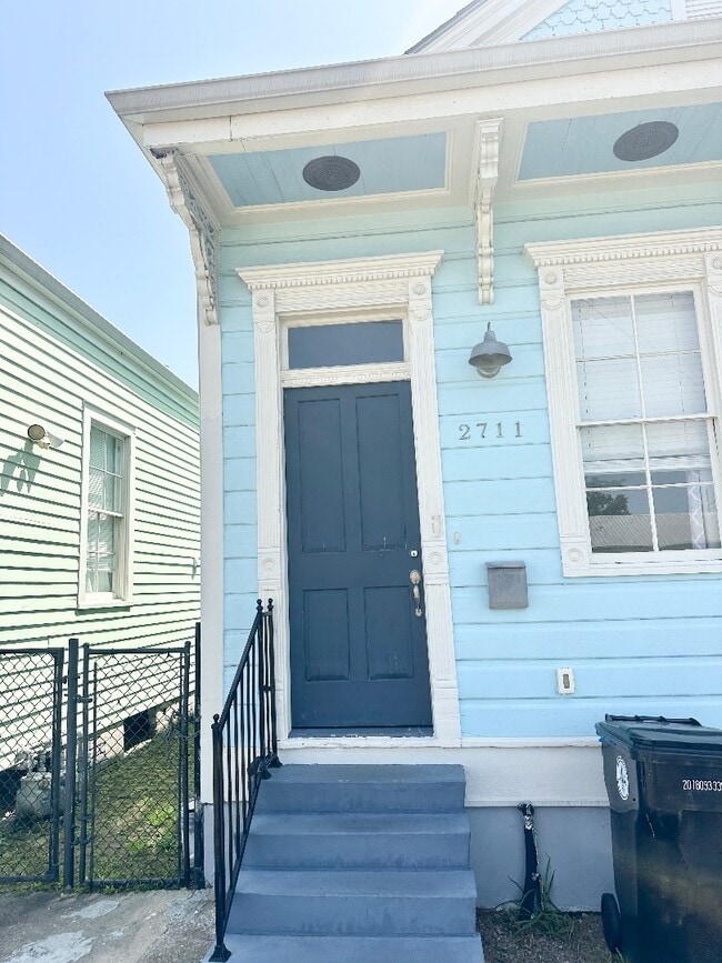 Building Photo - Beautiful! 1 Bedroom 1 Bath Duplex in Central City!