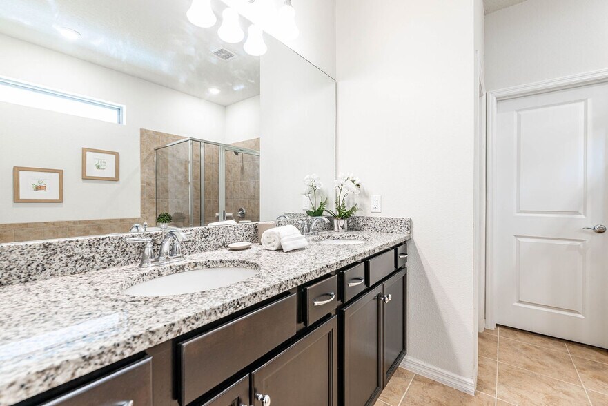 Building Photo - 5409 Misty Oak Cir