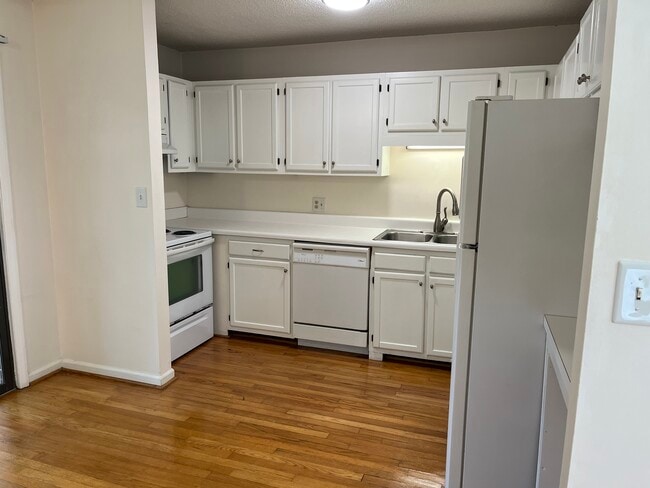 Building Photo - 6828 Ray Rd