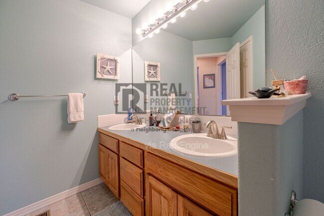 Building Photo - 2432 Mallard Cir