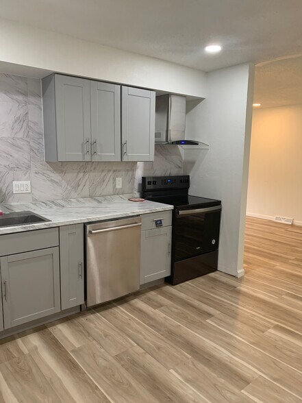 Building Photo - 5141 Inland Dr