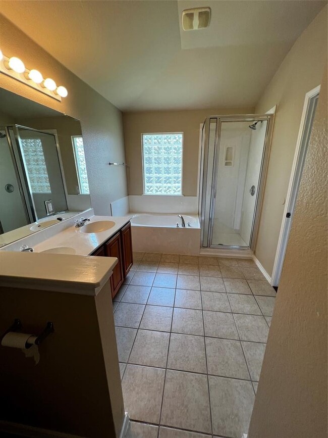 Building Photo - 3133 Henderson Path