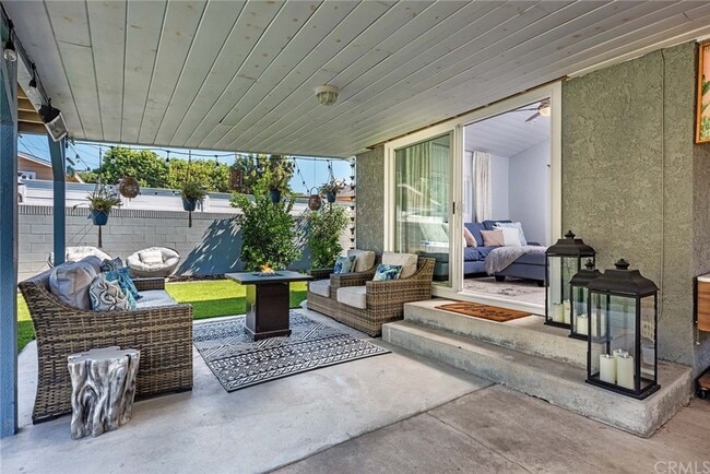 Building Photo - 5635 Pimenta Ave