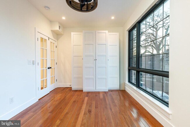 Building Photo - 412 Sepviva St