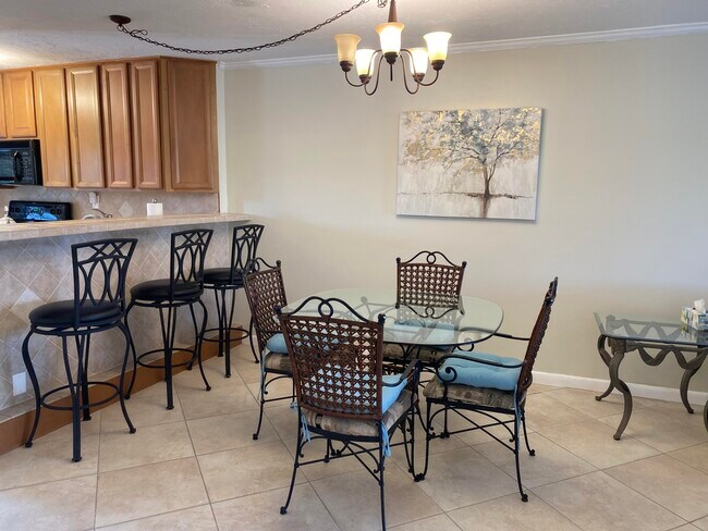 Building Photo - 4 Royal Palm Way