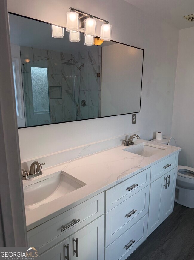 Building Photo - 2104 Ginger Estates Dr NE