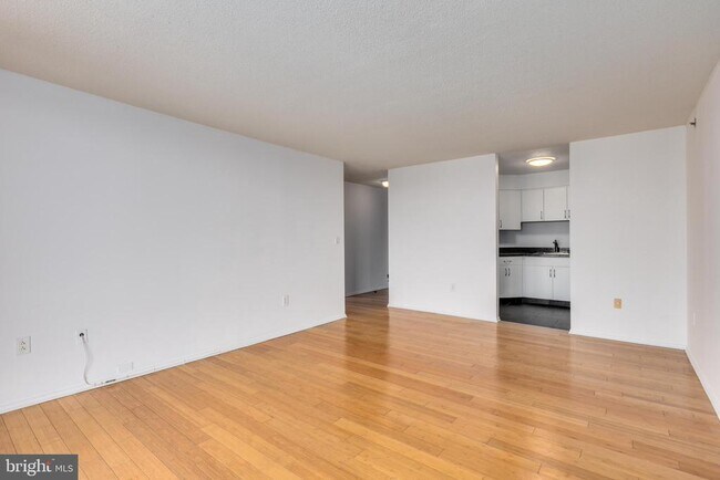 Building Photo - 2020 Walnut St
