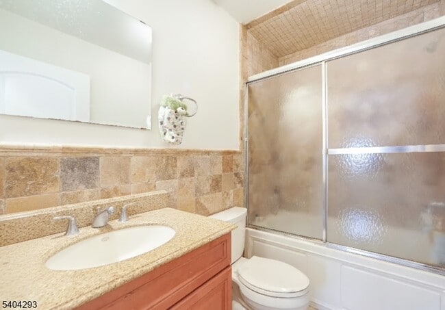 Building Photo - 135 Grove St