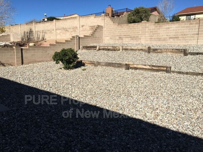 Building Photo - 4556 Platinum Dr NE