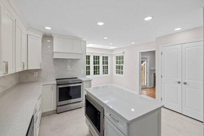 Building Photo - 6609 Heidi Ct