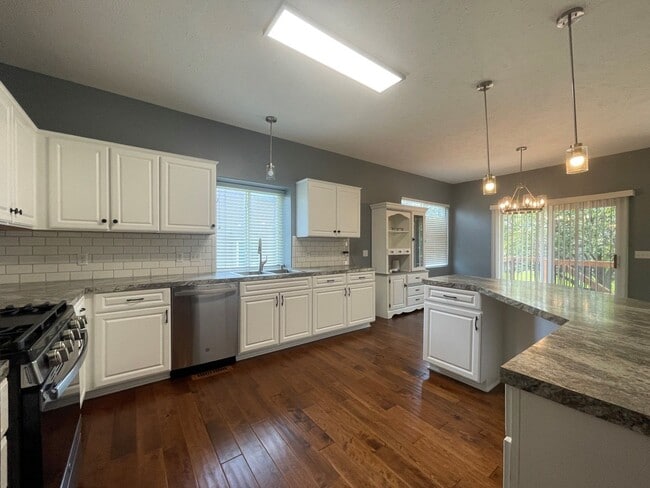 Building Photo - Home For Rent Papillion