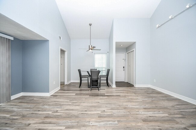 Building Photo - 9809 Richmond Ave.