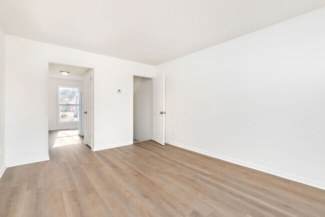 Building Photo - Lakehurst Quad