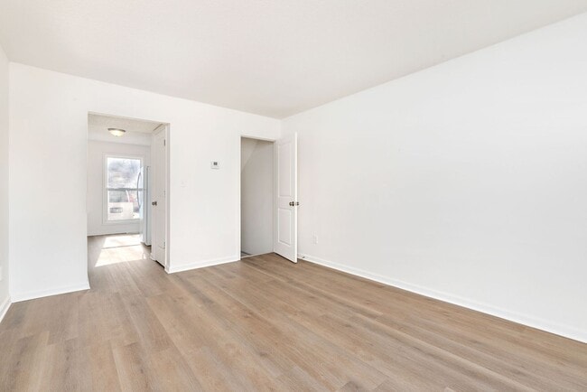 Building Photo - Spacious Duplex in Johnson County - Available December 15