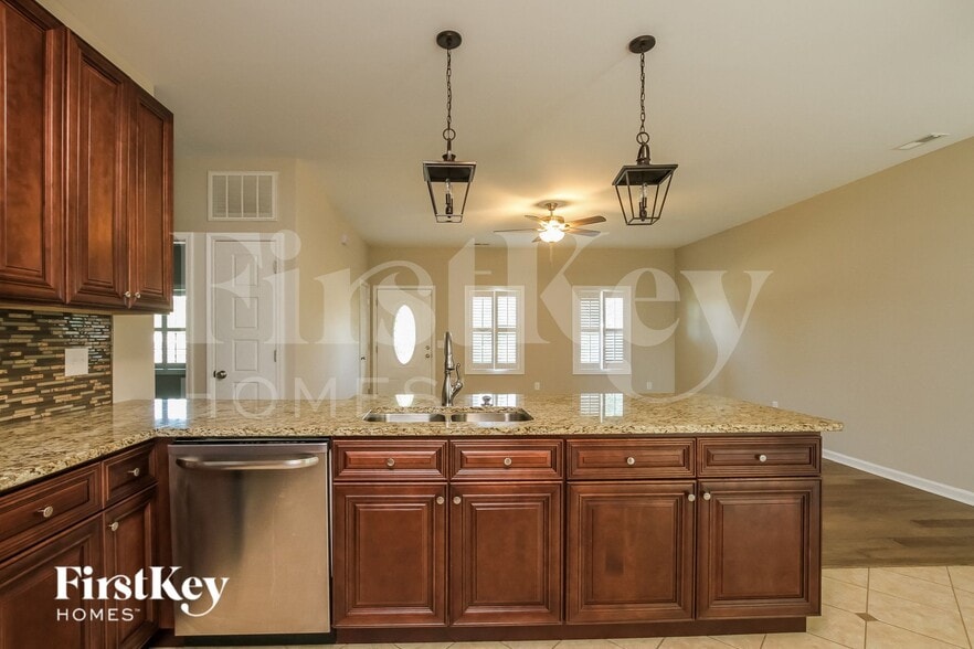 Building Photo - 213 W Hoke St